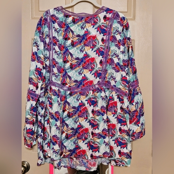 #023 AVENUE - Boho Bell Sleeve Ruffle Sharkbite Hem Top Blouse Size: 22/24W (3X) - Picture 6 of 6